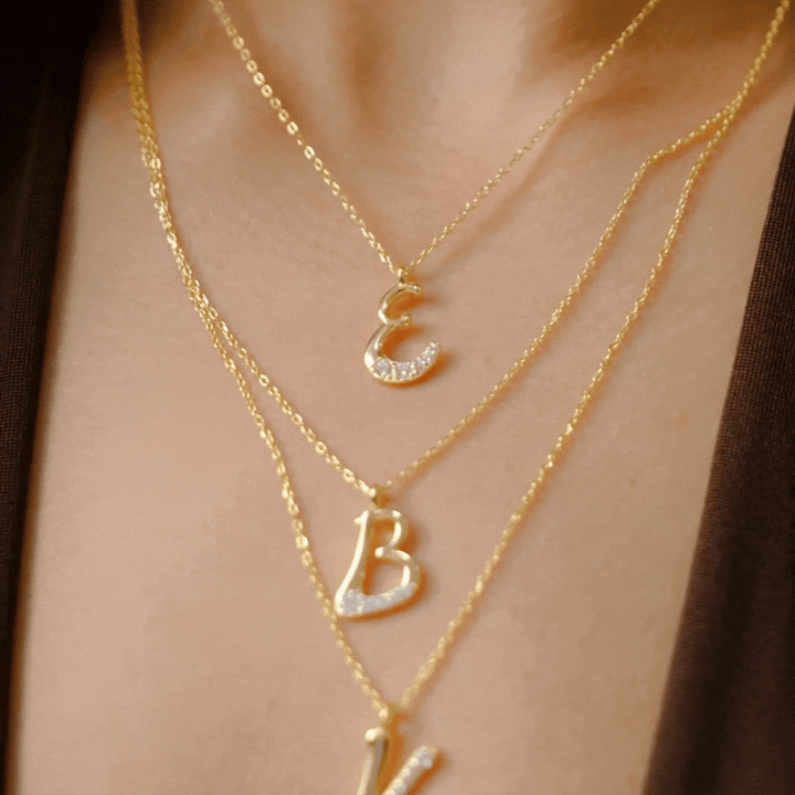 COLLAR INICIAL E